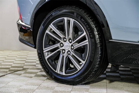 2024 Cadillac LYRIQ Luxury 1