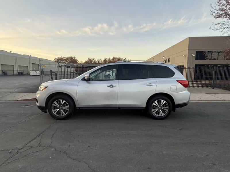 2018 Nissan Pathfinder SV