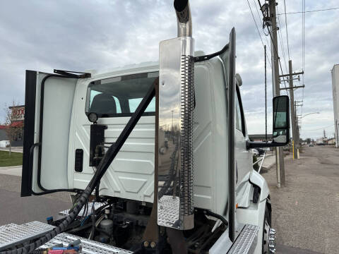 2021 International RH613