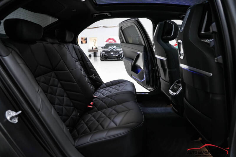 2025 BMW 7 Series 740i