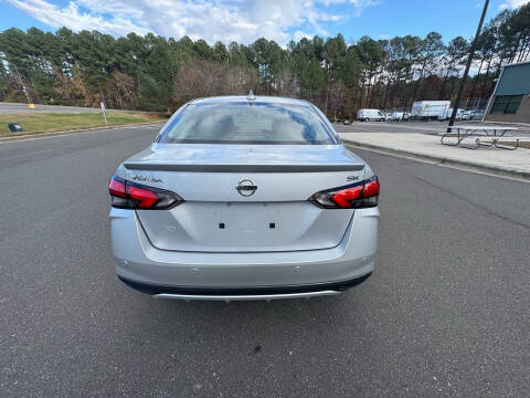 2022 Nissan Versa SR