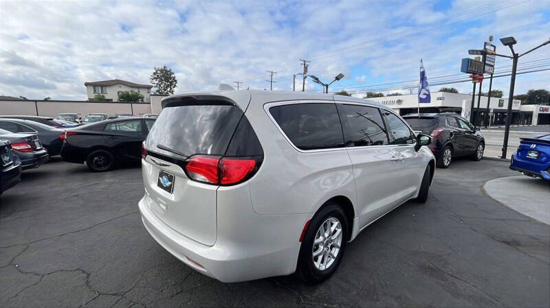 2017 Chrysler Pacifica Touring