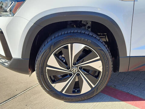 2023 Volkswagen Taos SE 4Motion