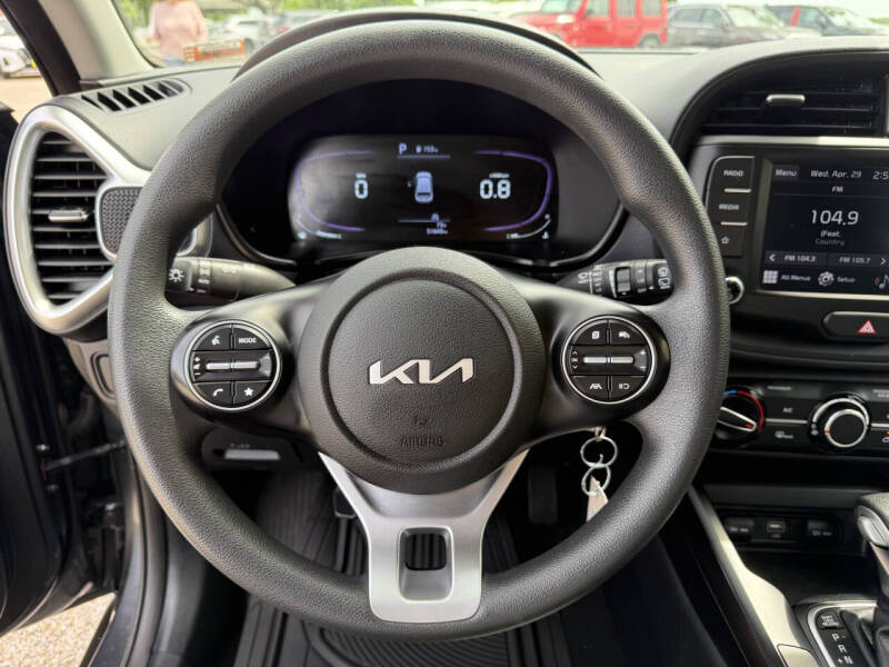 2023 Kia Soul LX - Photo 13