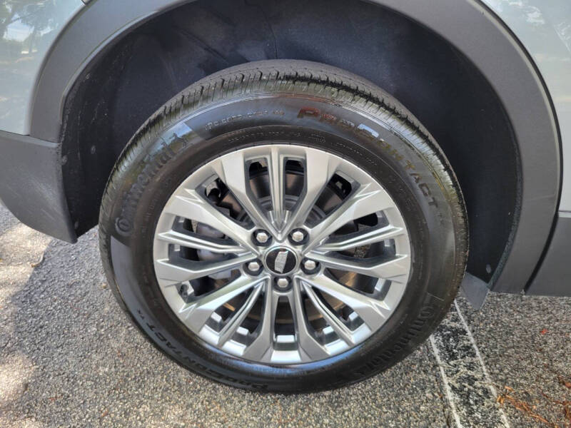 2025 Cadillac XT4 Premium Luxury