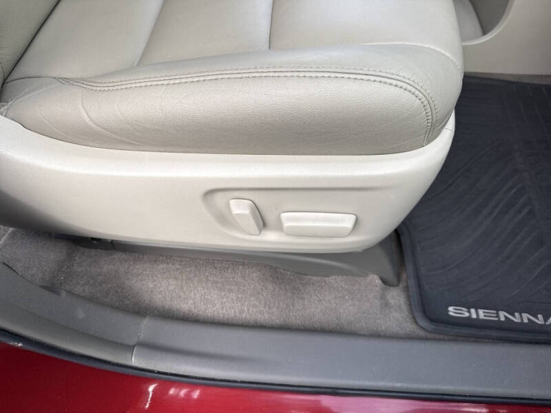 2015 Toyota Sienna XLE 8-Passenger