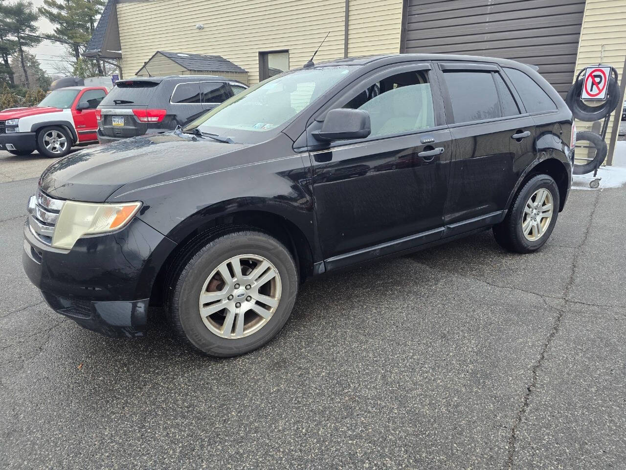 2007 Ford Edge for sale at QUEENSGATE AUTO SALES in York, PA