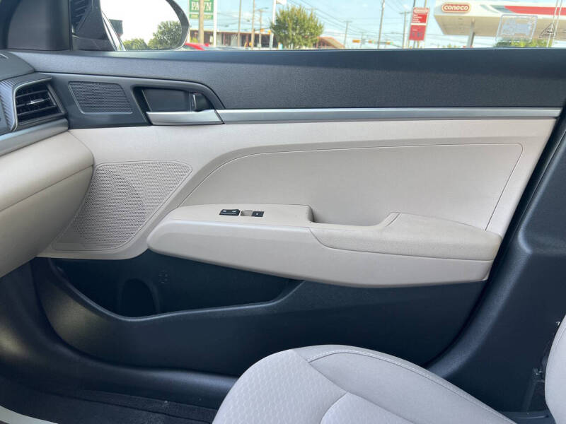 2020 Hyundai Elantra SE