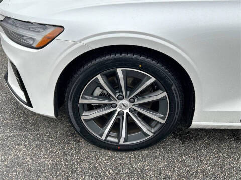 2022 Volvo S60 B5 Momentum