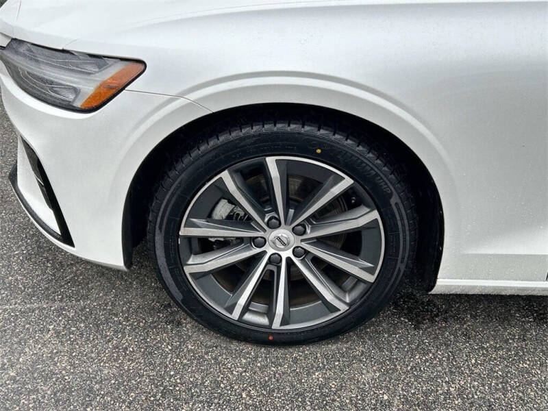 2022 Volvo S60 B5 Momentum