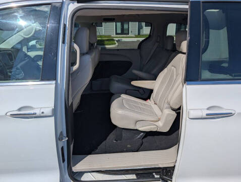 2017 Chrysler Pacifica Touring-L