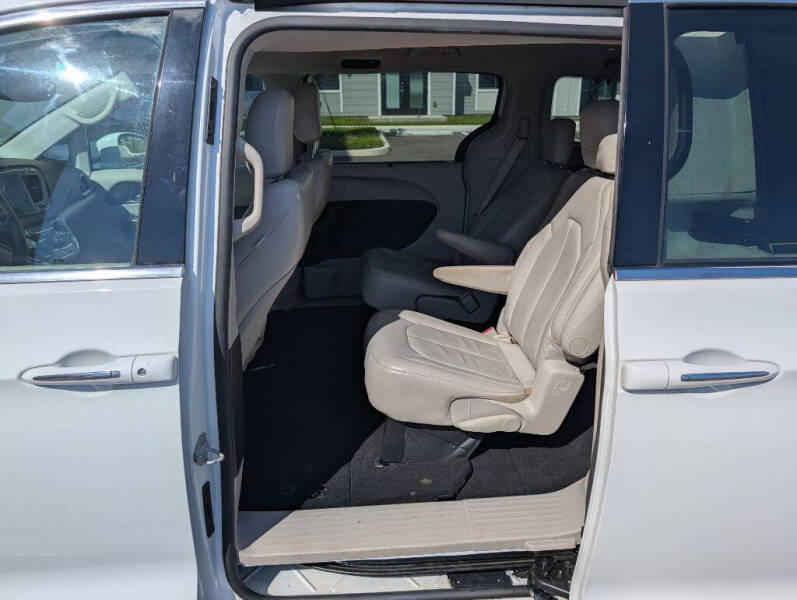 2017 Chrysler Pacifica Touring-L