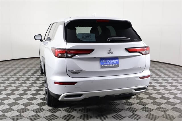 2023 Mitsubishi Outlander SE