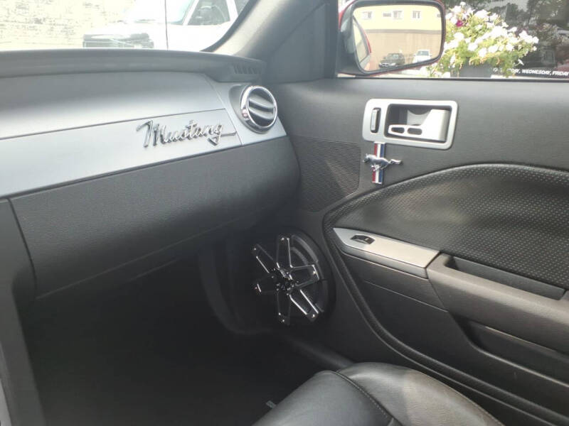 2006 Ford Mustang V6 Standard