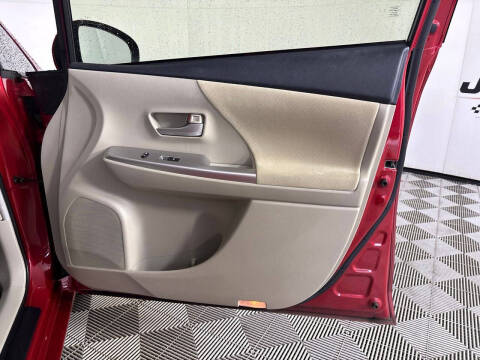 2013 Toyota Prius v Two