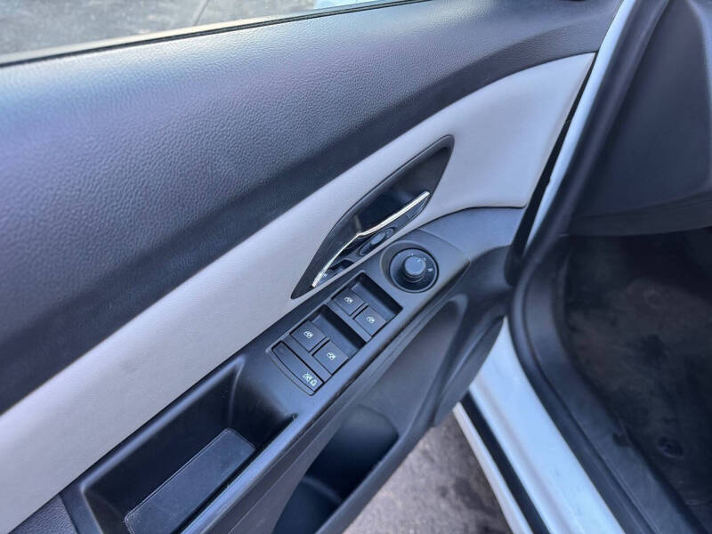 2013 Chevrolet Cruze LS Auto