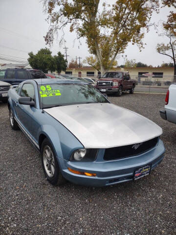 2005 Ford Mustang V6 Deluxe