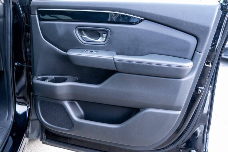 2023 Honda Pilot EX-L w/Rear Captain's Chairs