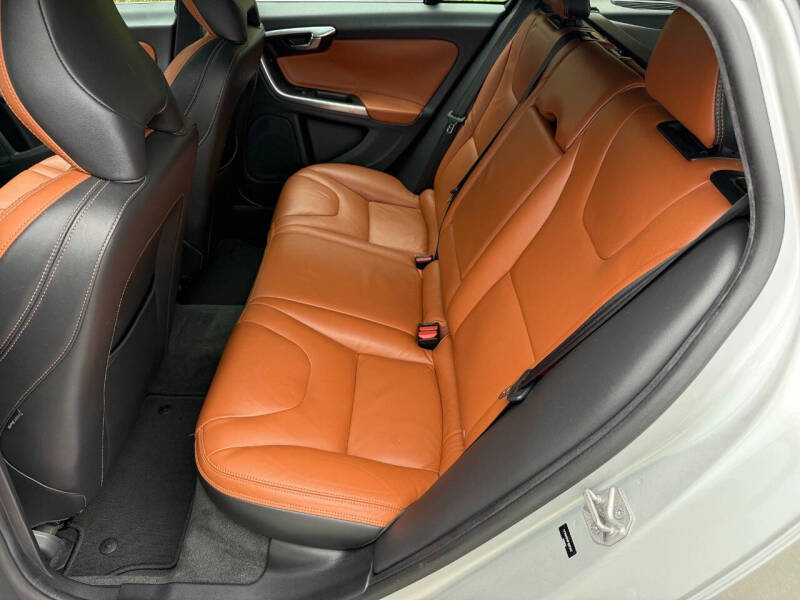 2015 Volvo V60 T5 Drive-E Platinum