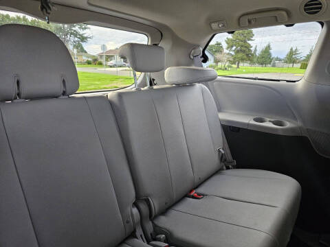 2017 Toyota Sienna XLE Premium 8-Passenger