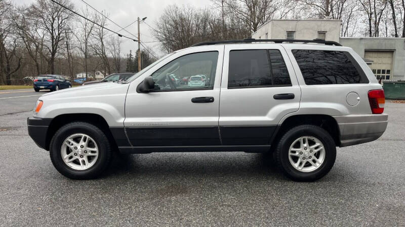 2004 Jeep Grand Cherokee Laredo photo 2