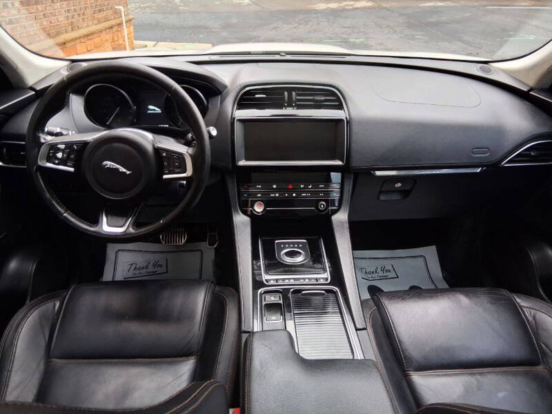 2019 Jaguar F-PACE 30t Prestige