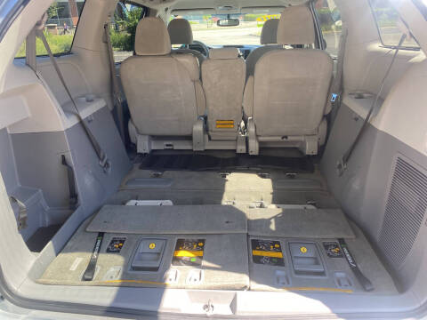 2011 Toyota Sienna LE 8-Passenger