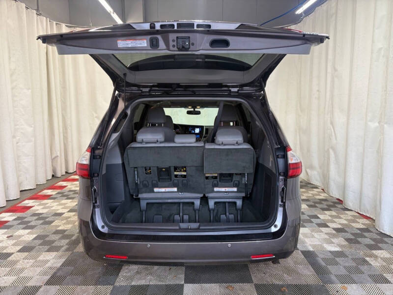 2016 Toyota Sienna XLE 7-Passenger