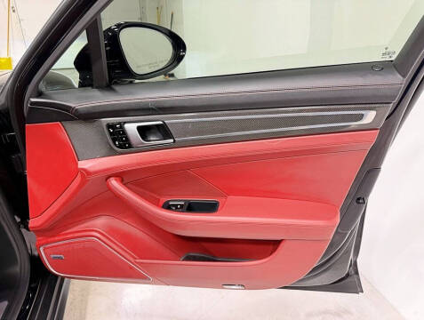 2018 Porsche Panamera 4