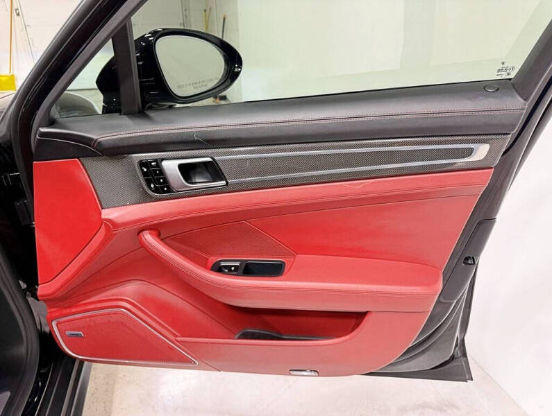 2018 Porsche Panamera 4