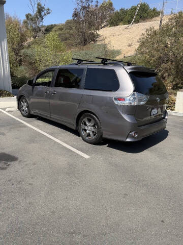 2017 Toyota Sienna SE 8-Passenger