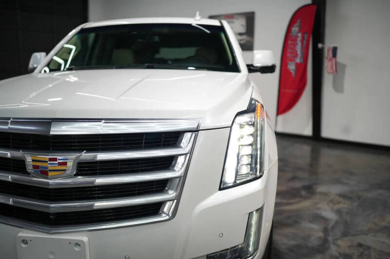 2018 Cadillac Escalade Luxury