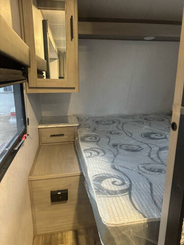 2022 Coleman LANTERN 263BH