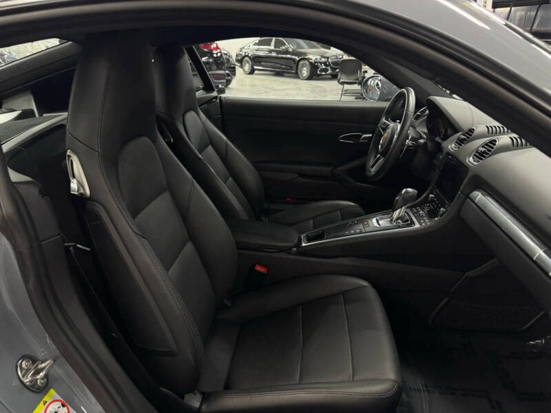 2024 Porsche 718 Cayman