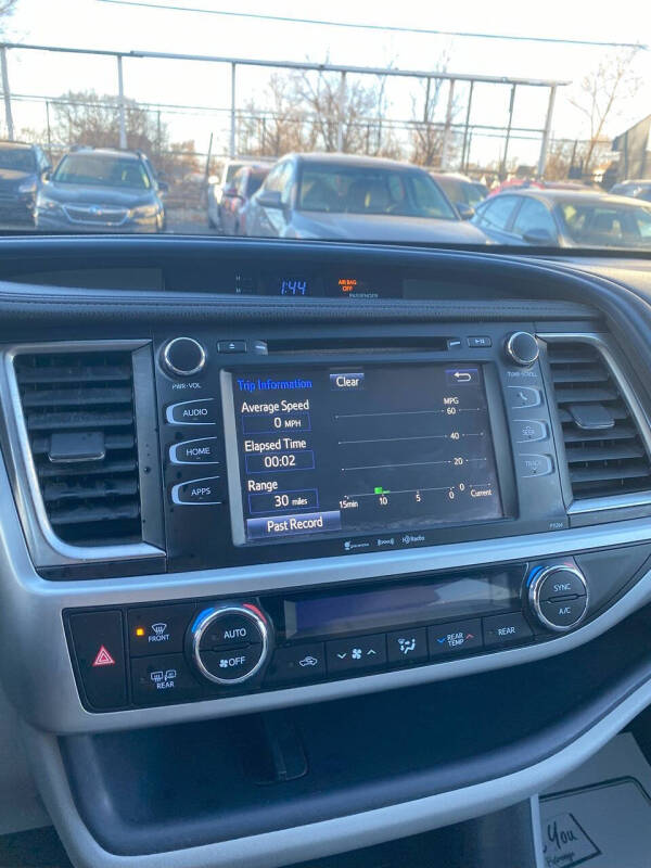 2016 Toyota Highlander LE