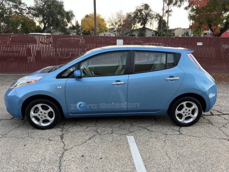 2011 Nissan LEAF SV