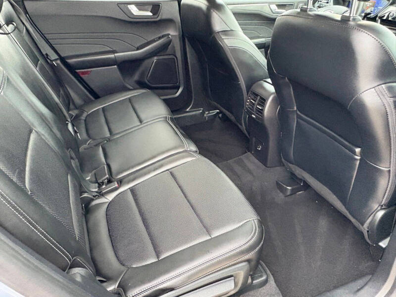 2022 Ford Escape Titanium