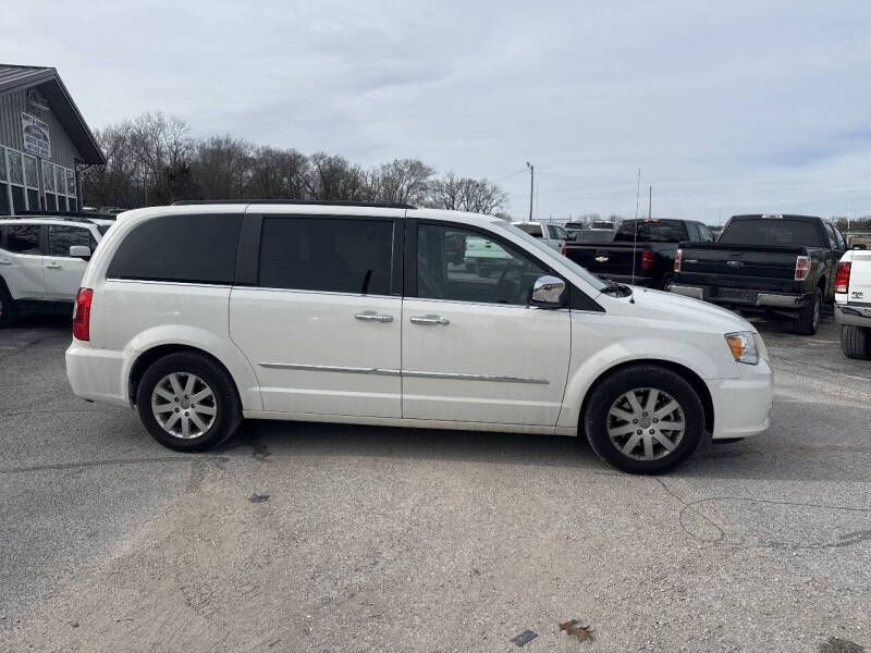 2012 Chrysler Town and Country Touring-L
