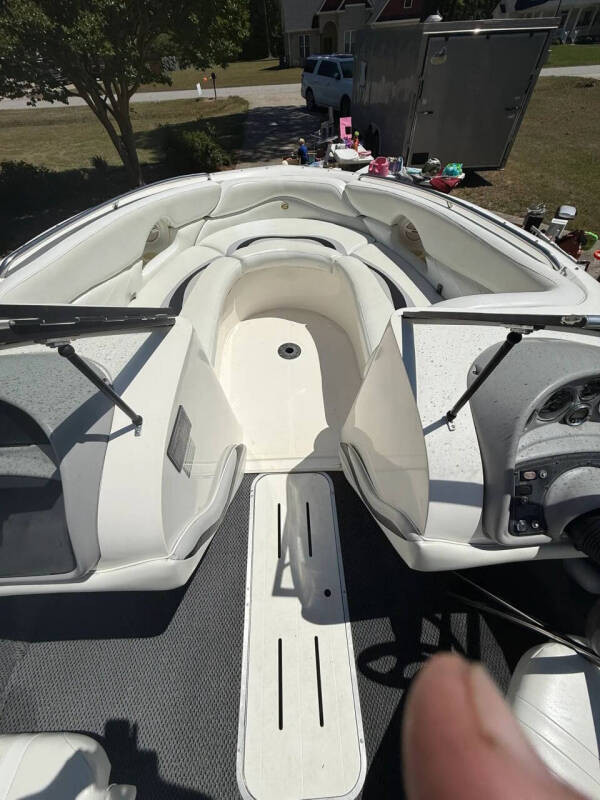 2001 Smoker Craft 2080 Commander