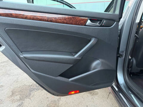 2012 Volkswagen Passat V6 SEL Premium