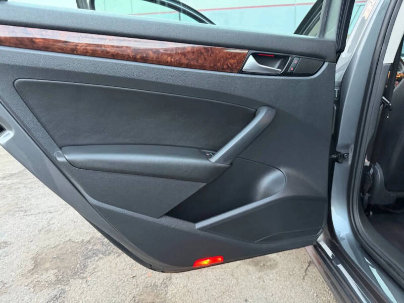 2012 Volkswagen Passat V6 SEL Premium