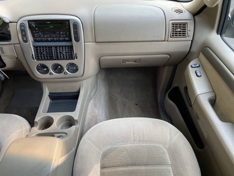 2004 Ford Explorer XLT