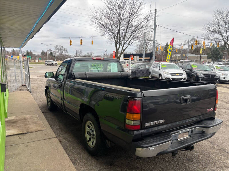 2005 GMC Sierra 1500 Work Truck photo 3