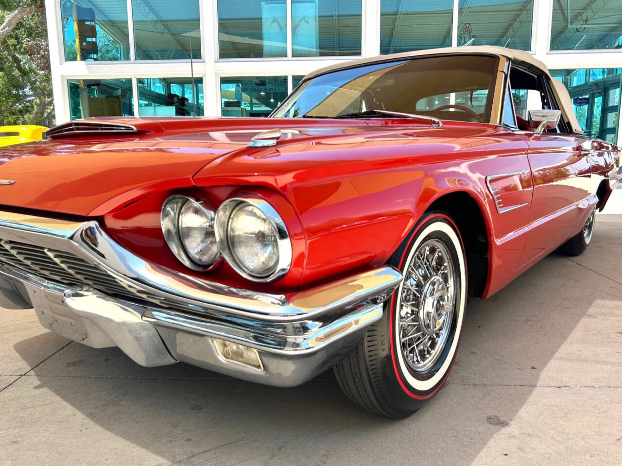 1965 Ford Thunderbird 10