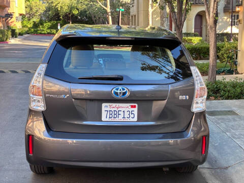 2013 Toyota Prius v Two