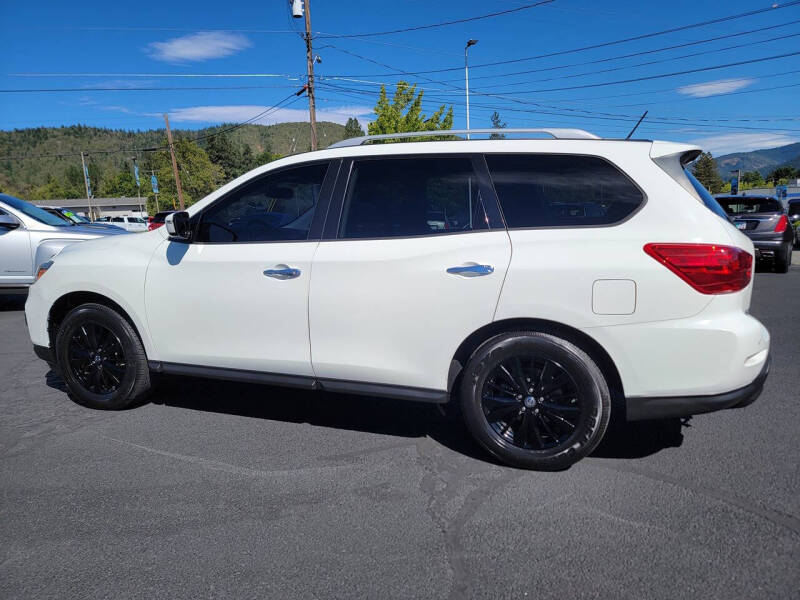 2017 Nissan Pathfinder SV
