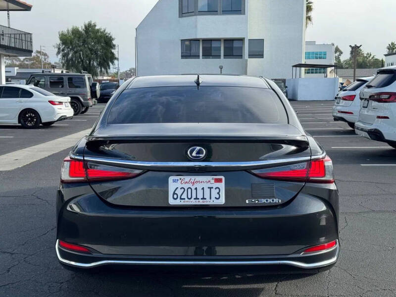 2022 Lexus ES 300h