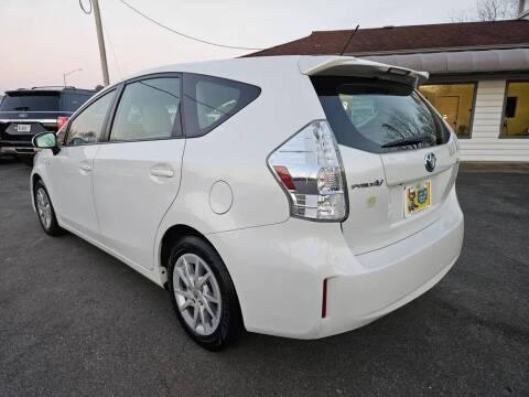 2014 Toyota Prius v Three