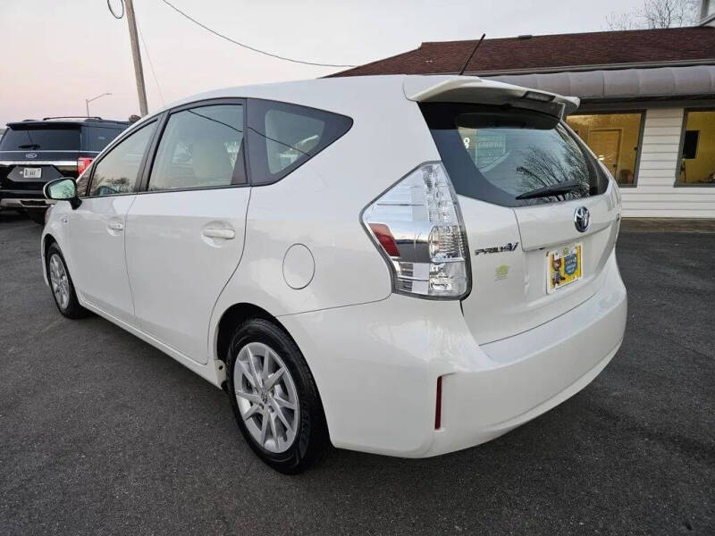 2014 Toyota Prius v Three