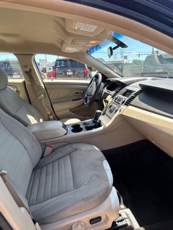 2017 Ford Taurus SE